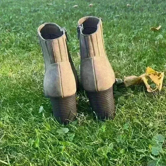 Brand new Kelly and Katie heeled boots - Picture 4 of 8